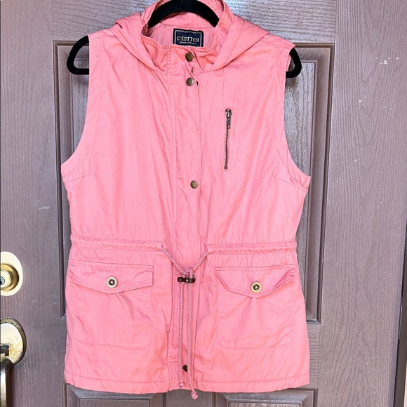 C'Esttoi Jackets & Blazers - Women's Pink Hooded Vest by Cesto